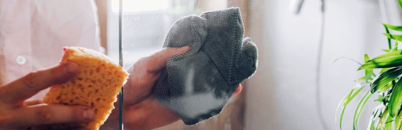 清洗浴室玻璃 Cleaning bathroom glass1