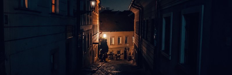 晚上出门 Going out at night