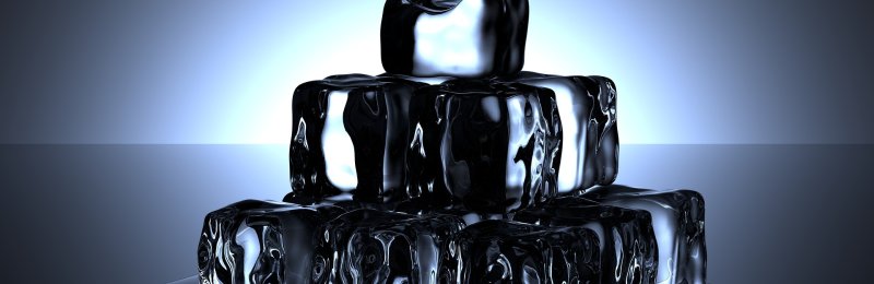 制作冰块 Making ice cubes
