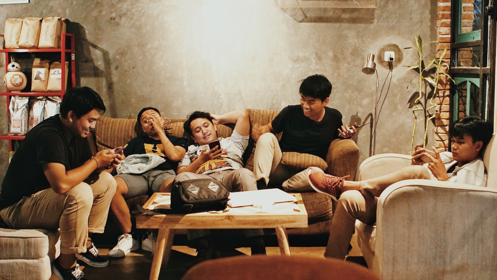 年轻人 young people