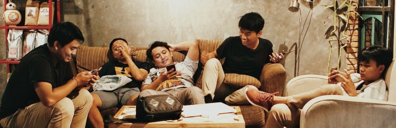年轻人 young people