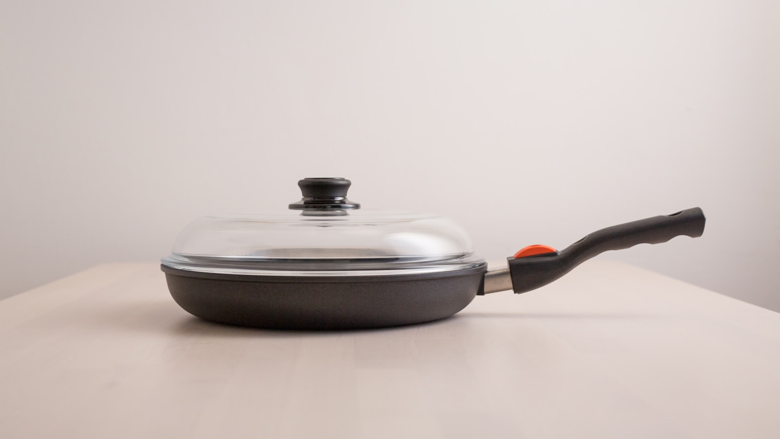 不粘锅 NON-STICK PAN